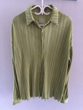 Women's Pleated Button-Down Shirt in Lime green